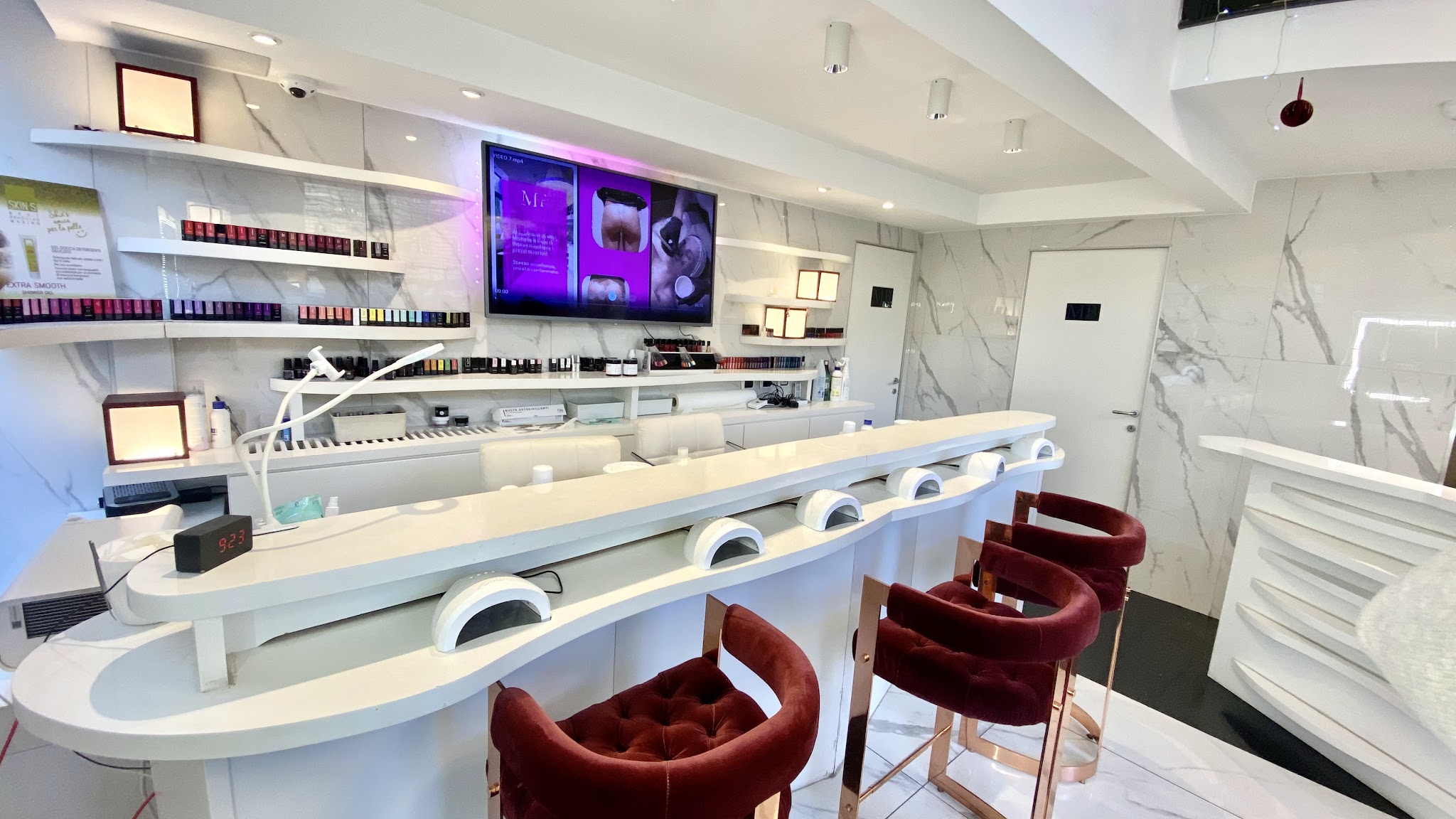 Le postazioni manicure di Michelle Beautè
