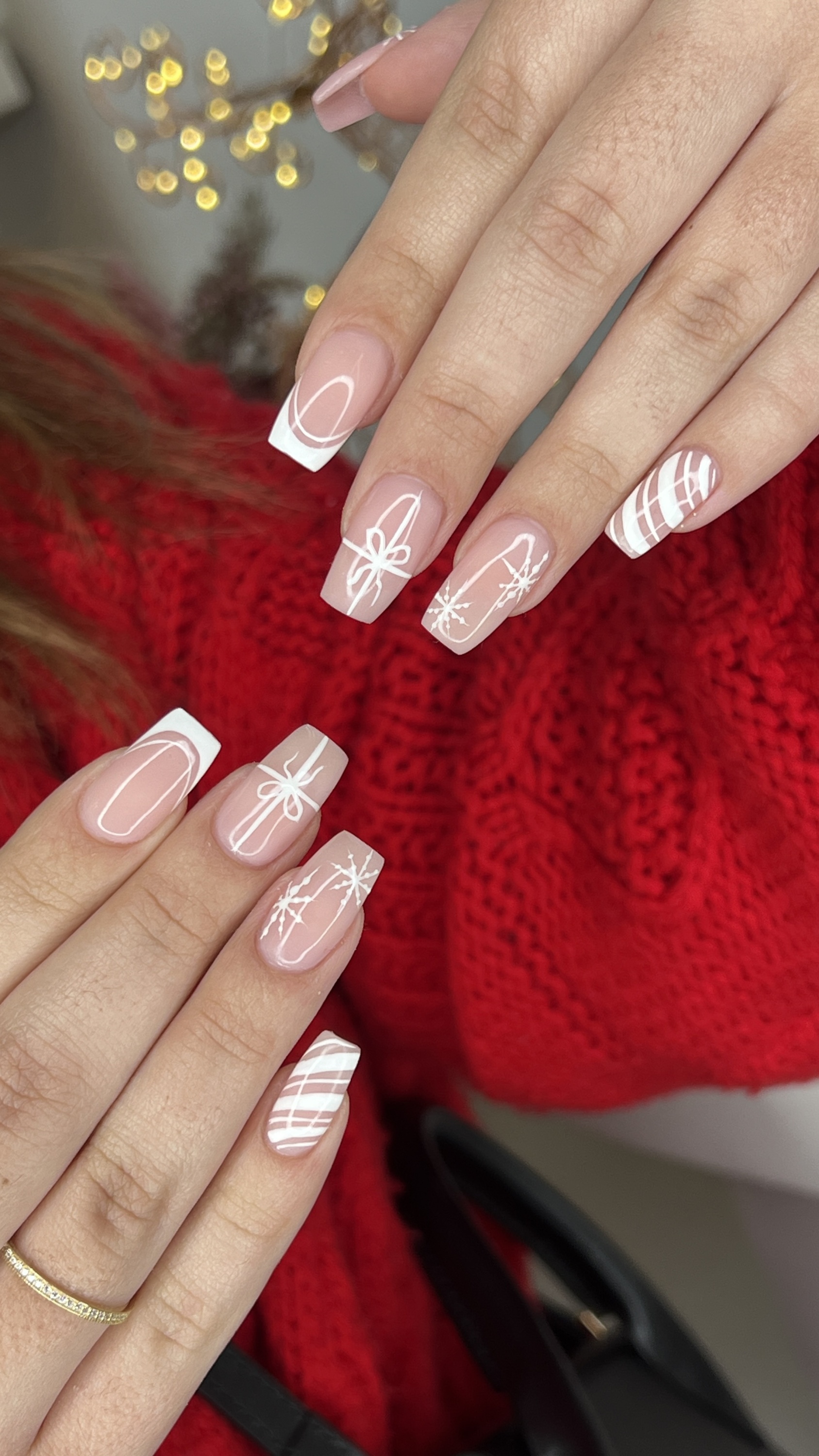 Nail art nude e bianca realizzata da Michelle Beautè